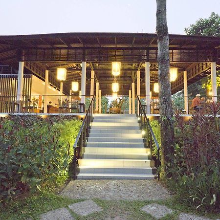 The River Resort Чампасак Екстериор снимка