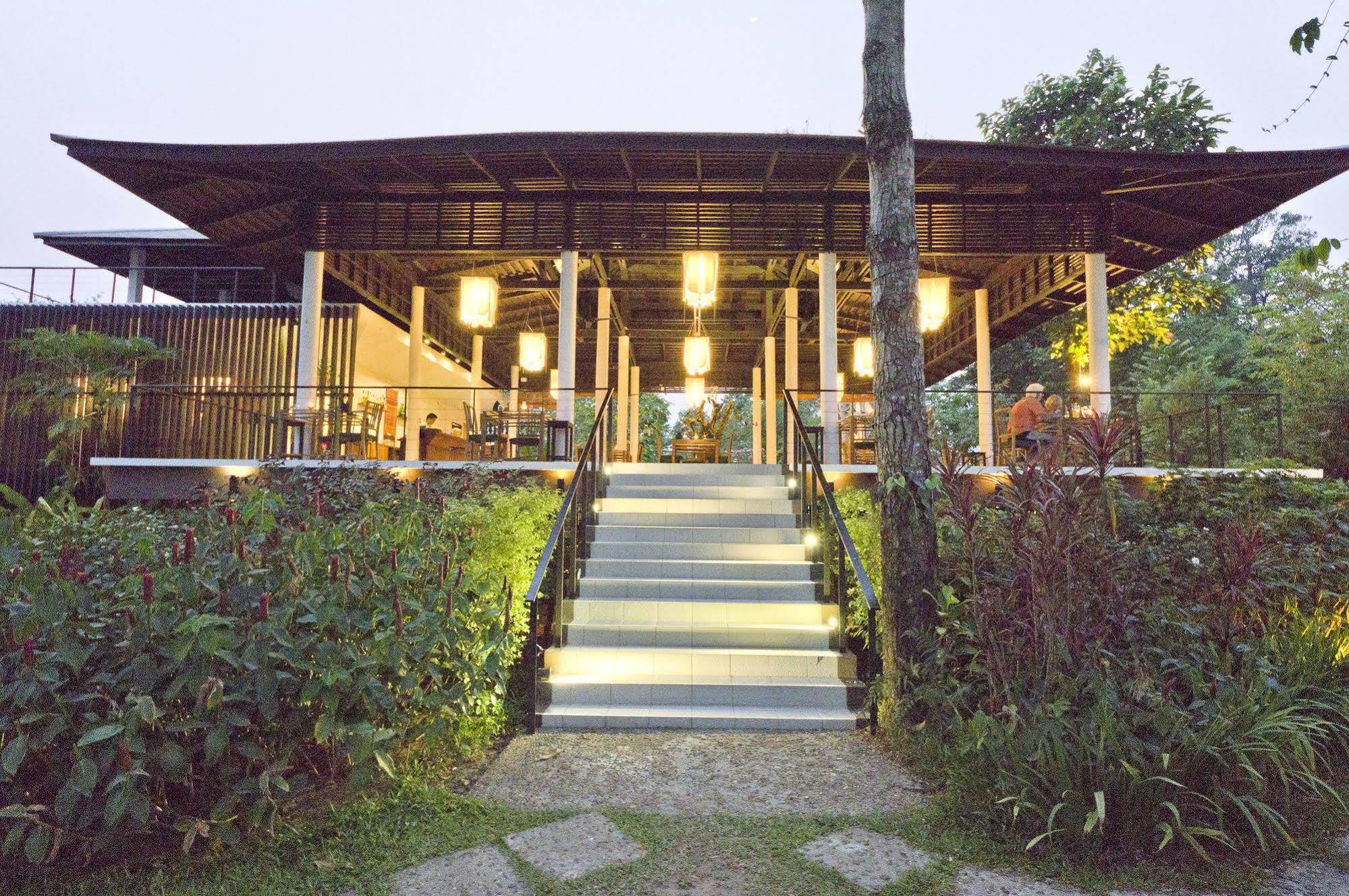 The River Resort Чампасак Екстериор снимка